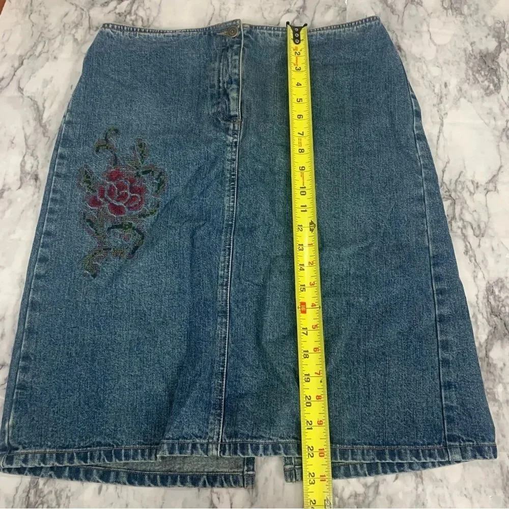Vintage Loft Embroidered floral Denim Jean Skirt 100% Cotton Low rise Size 8